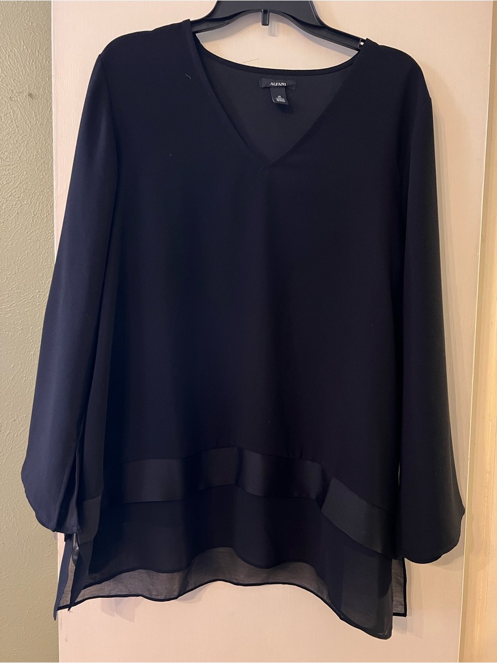 Alfani Elegant Dressy Black Long Sleeve Layered Tunic Shirt Size 14 V Neck EUC